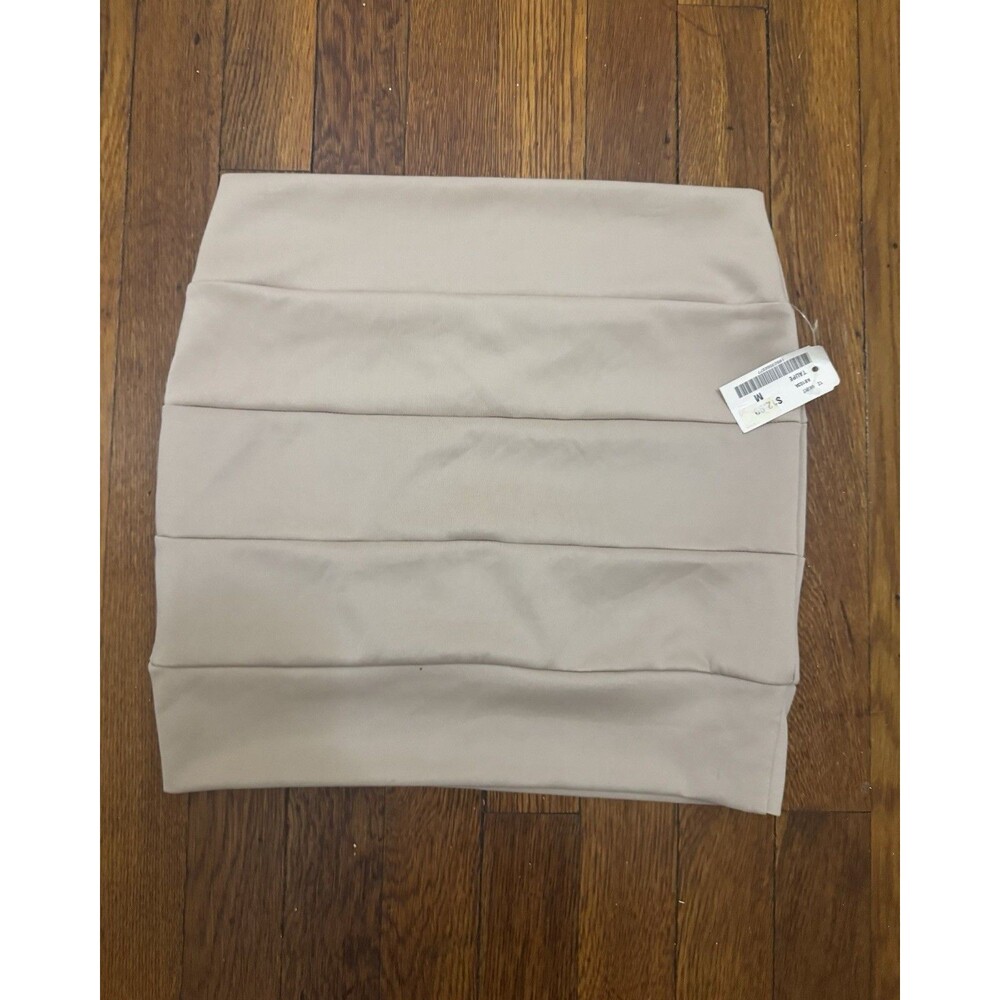 Womenโs Taupe Mini Skirt Size Medium
